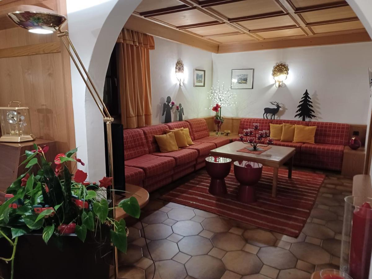 Panorama Garni Ingrid Hotel Toblach Buitenkant foto
