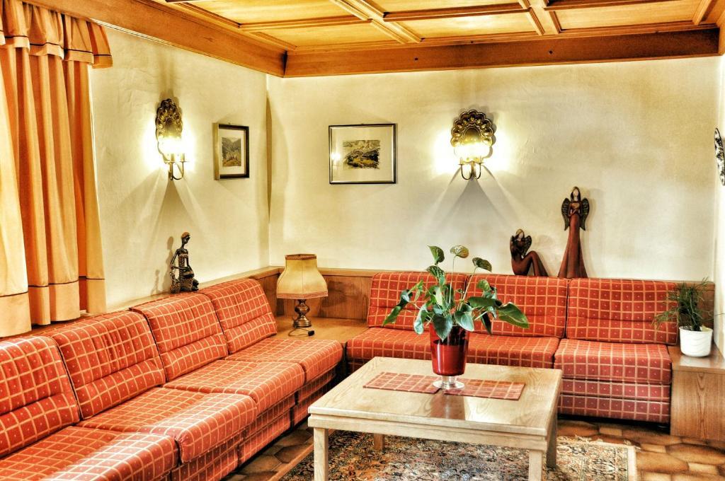 Panorama Garni Ingrid Hotel Toblach Buitenkant foto