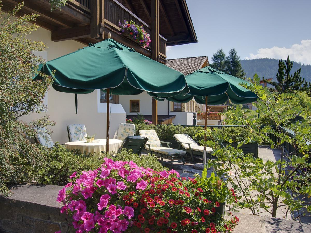 Panorama Garni Ingrid Hotel Toblach Buitenkant foto